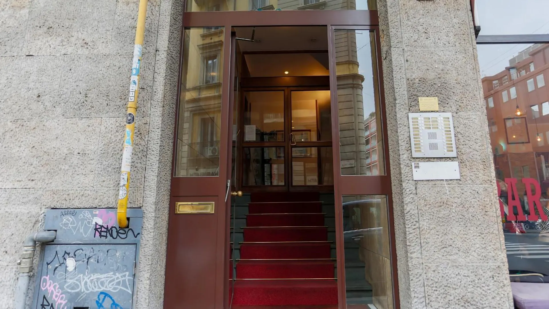 The Best Rent - Cozy Two-Bedroom Apartment Near Colonne S Lorenzo Milan