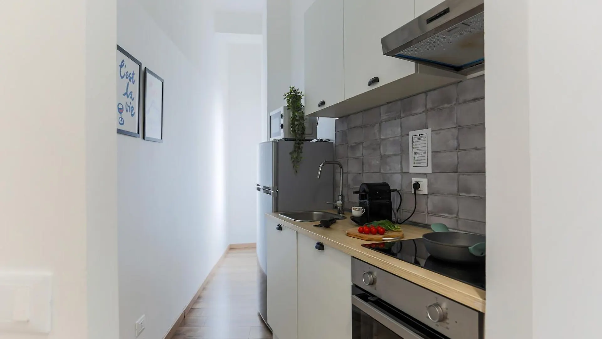 The Best Rent - Cozy Two-Bedroom Apartment Near Colonne S Lorenzo Milano 0*,  Italien