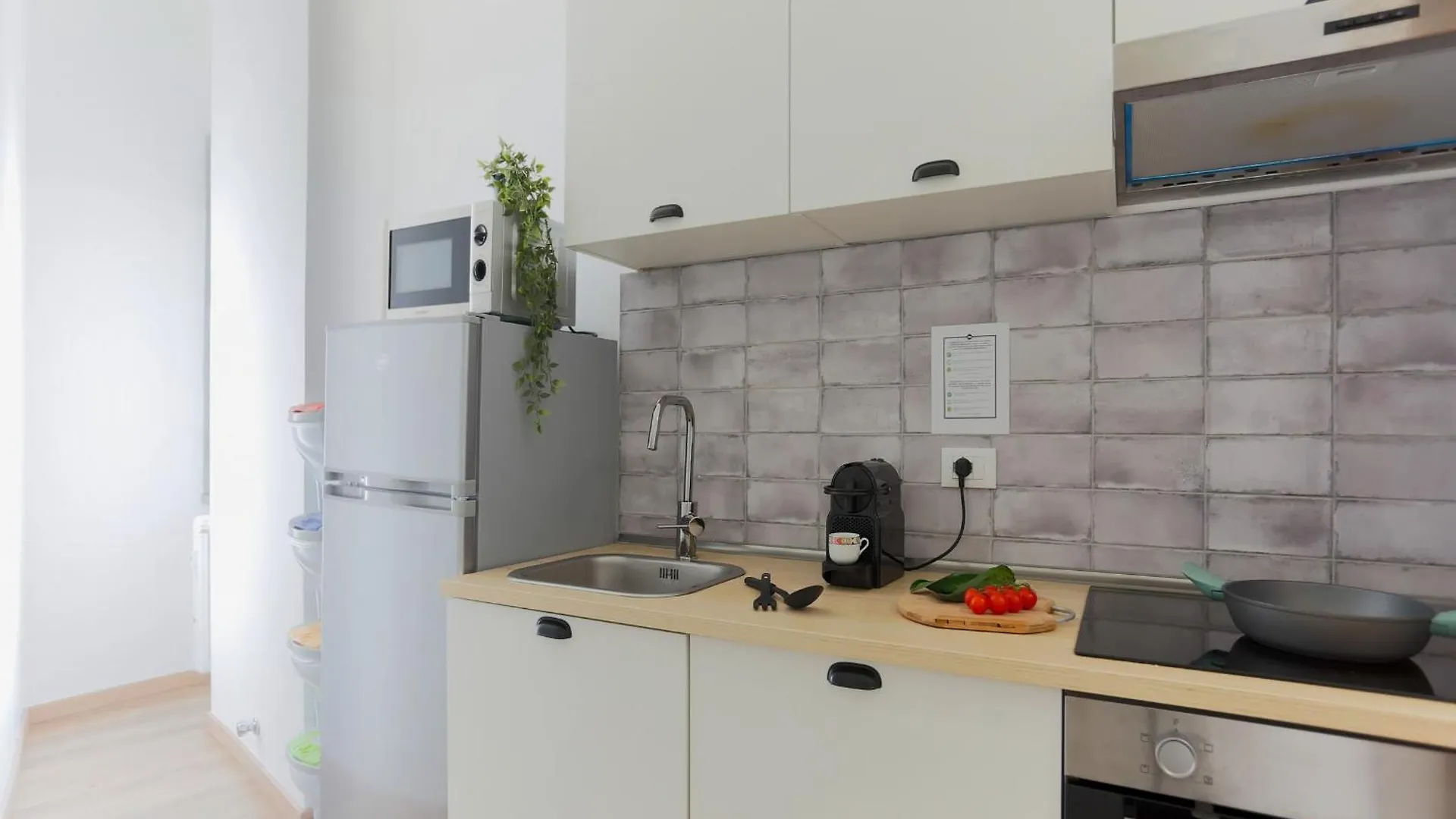 The Best Rent - Cozy Two-Bedroom Apartment Near Colonne S Lorenzo Milan