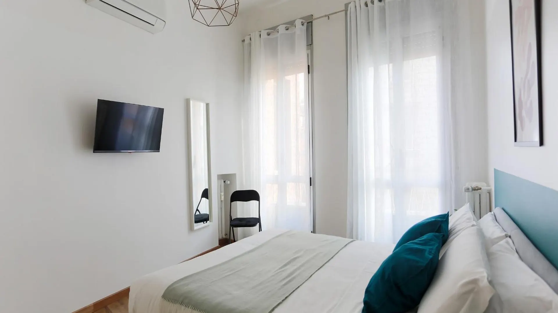 The Best Rent - Cozy Two-Bedroom Apartment Near Colonne S Lorenzo Milán 0*,  Italia